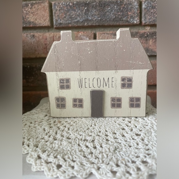 *Distressed Primitive “Welcome” House - Picture 4 of 11